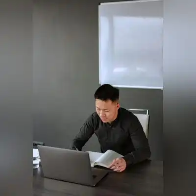 严心国